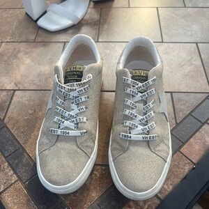 Size 8 Vintage Havana’s.